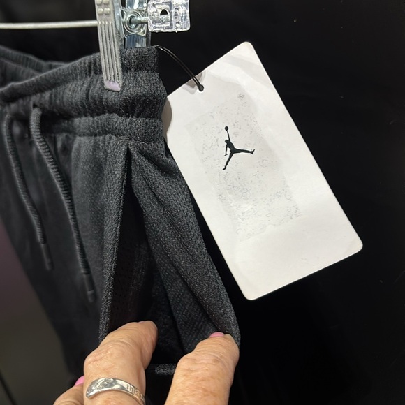 Jordan Air Basketball,athletic shorts, hip pockets, elastic draw cord waist - Picture 3 of 8